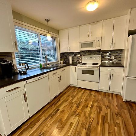 North Nanaimo Gem - Garden-View Room With Private Ensuite Luaran gambar