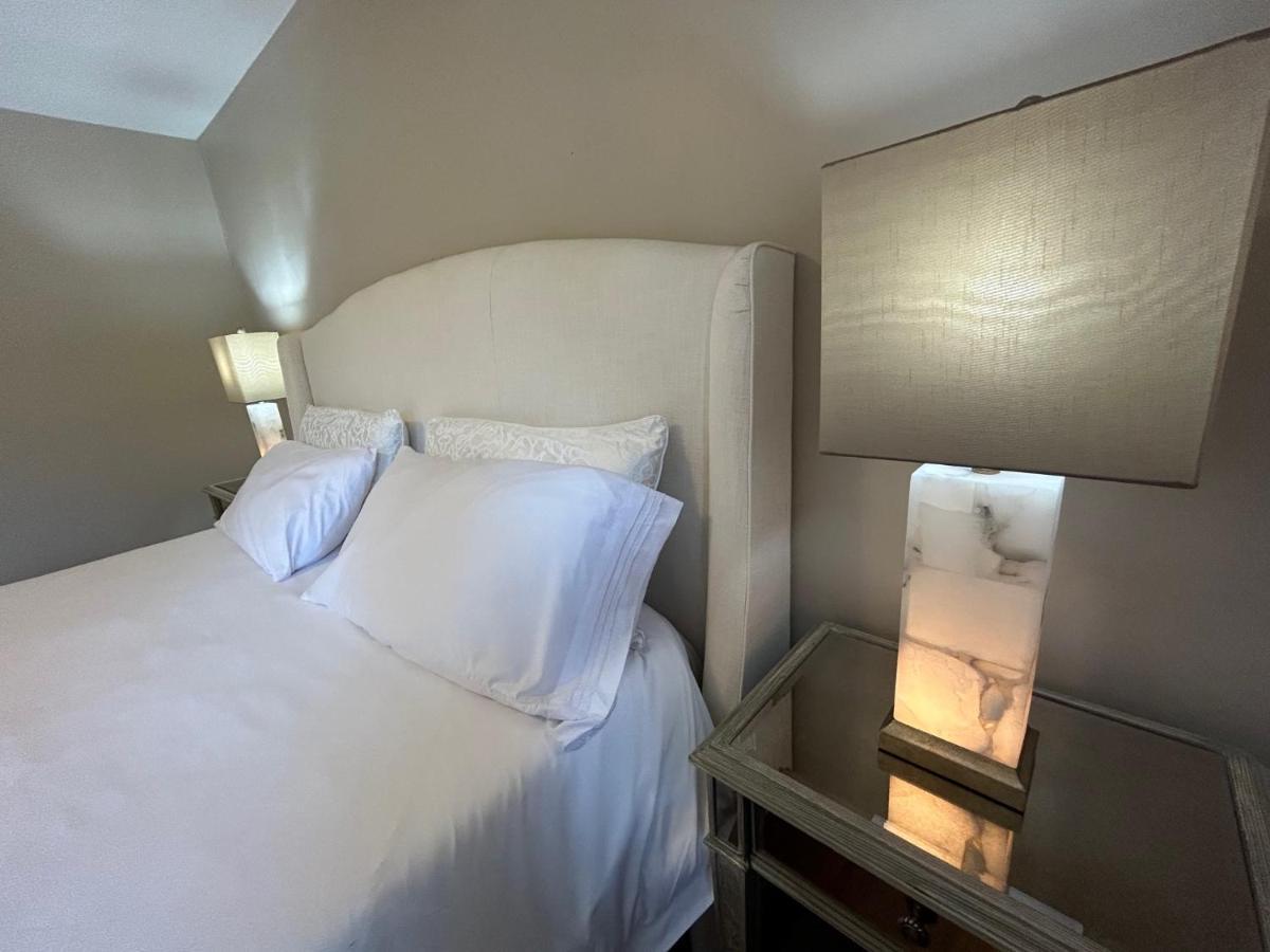 North Nanaimo Gem - Garden-View Room With Private Ensuite Luaran gambar