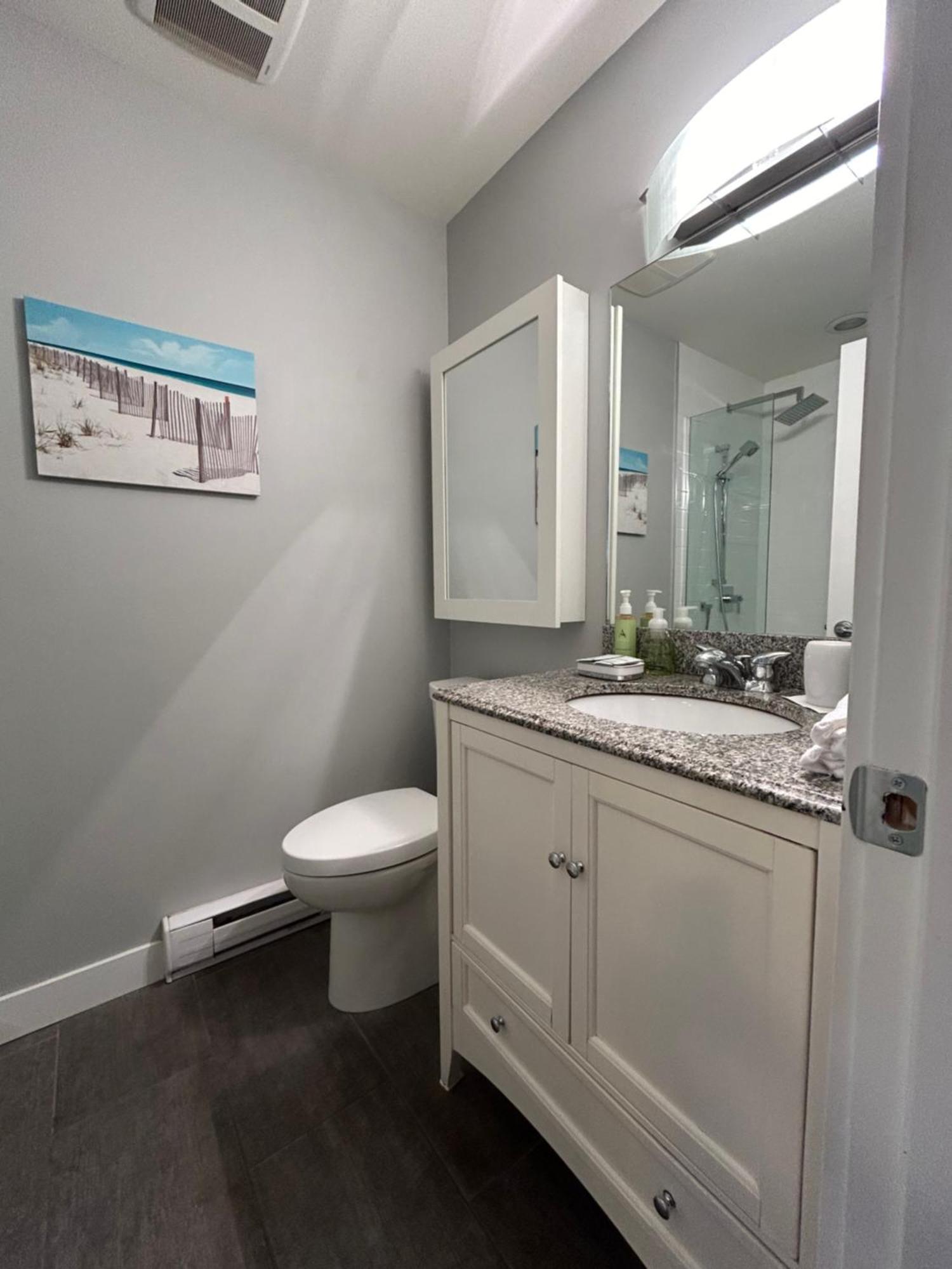 North Nanaimo Gem - Garden-View Room With Private Ensuite Luaran gambar