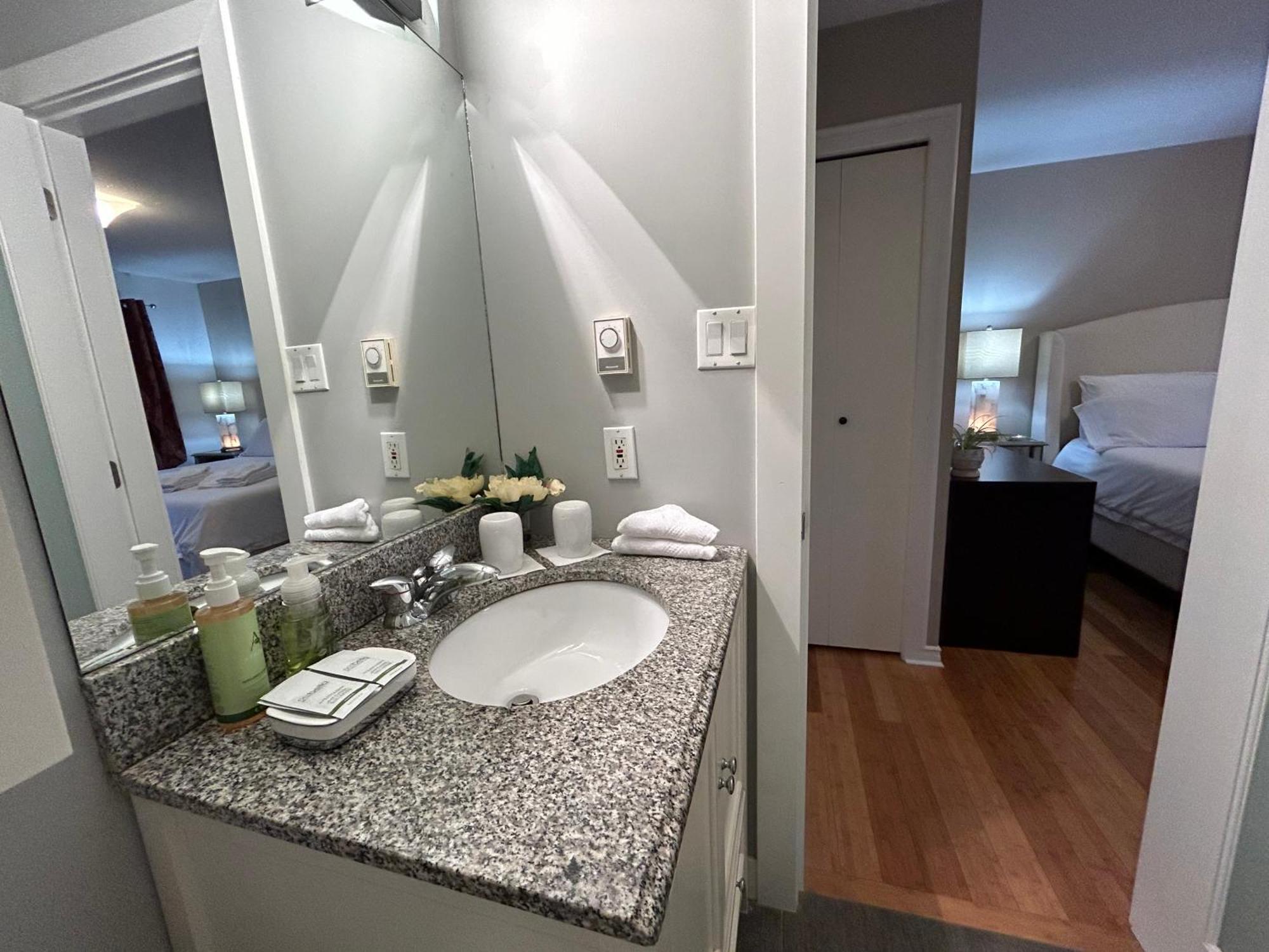 North Nanaimo Gem - Garden-View Room With Private Ensuite Luaran gambar