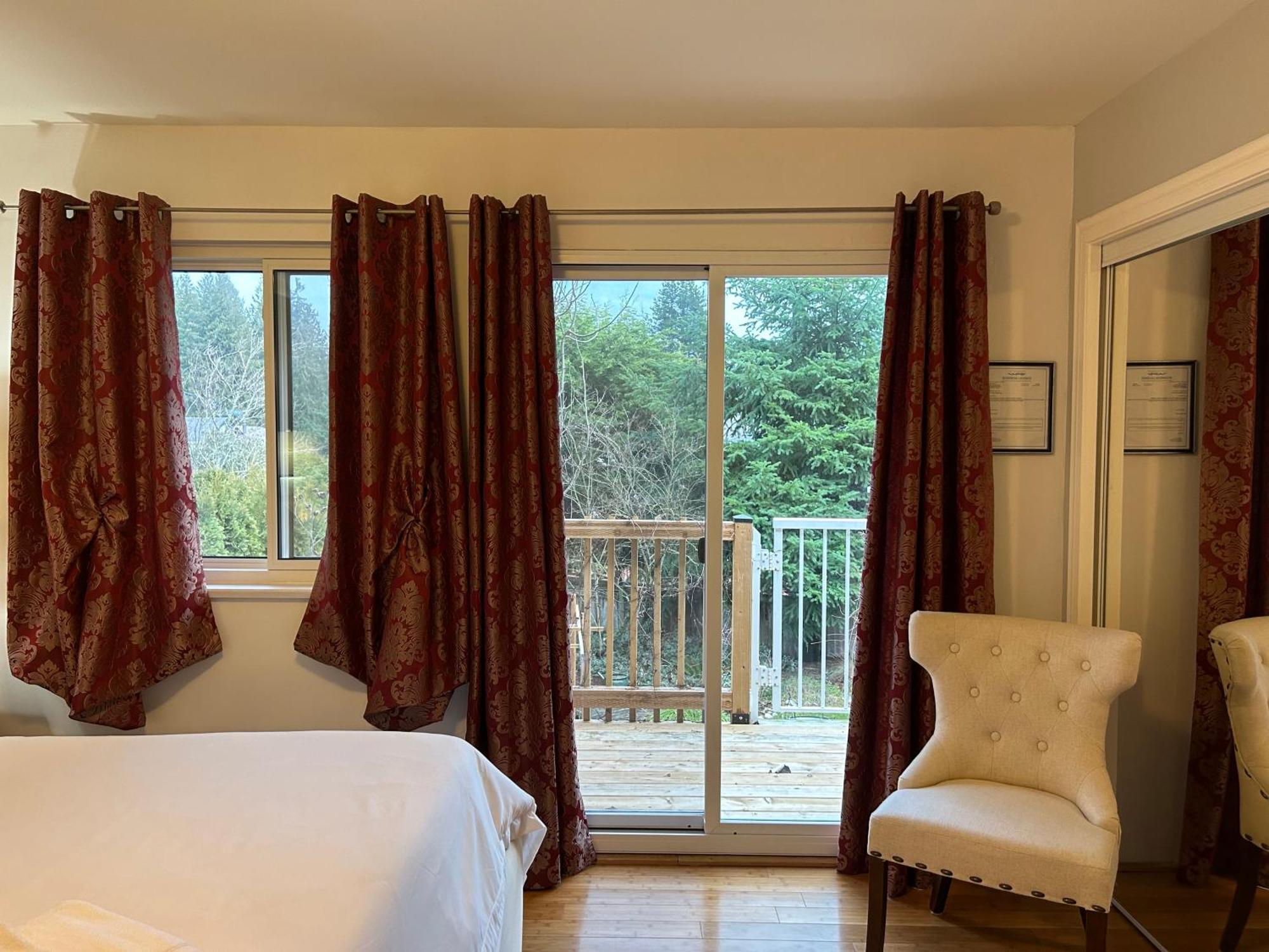 North Nanaimo Gem - Garden-View Room With Private Ensuite Luaran gambar
