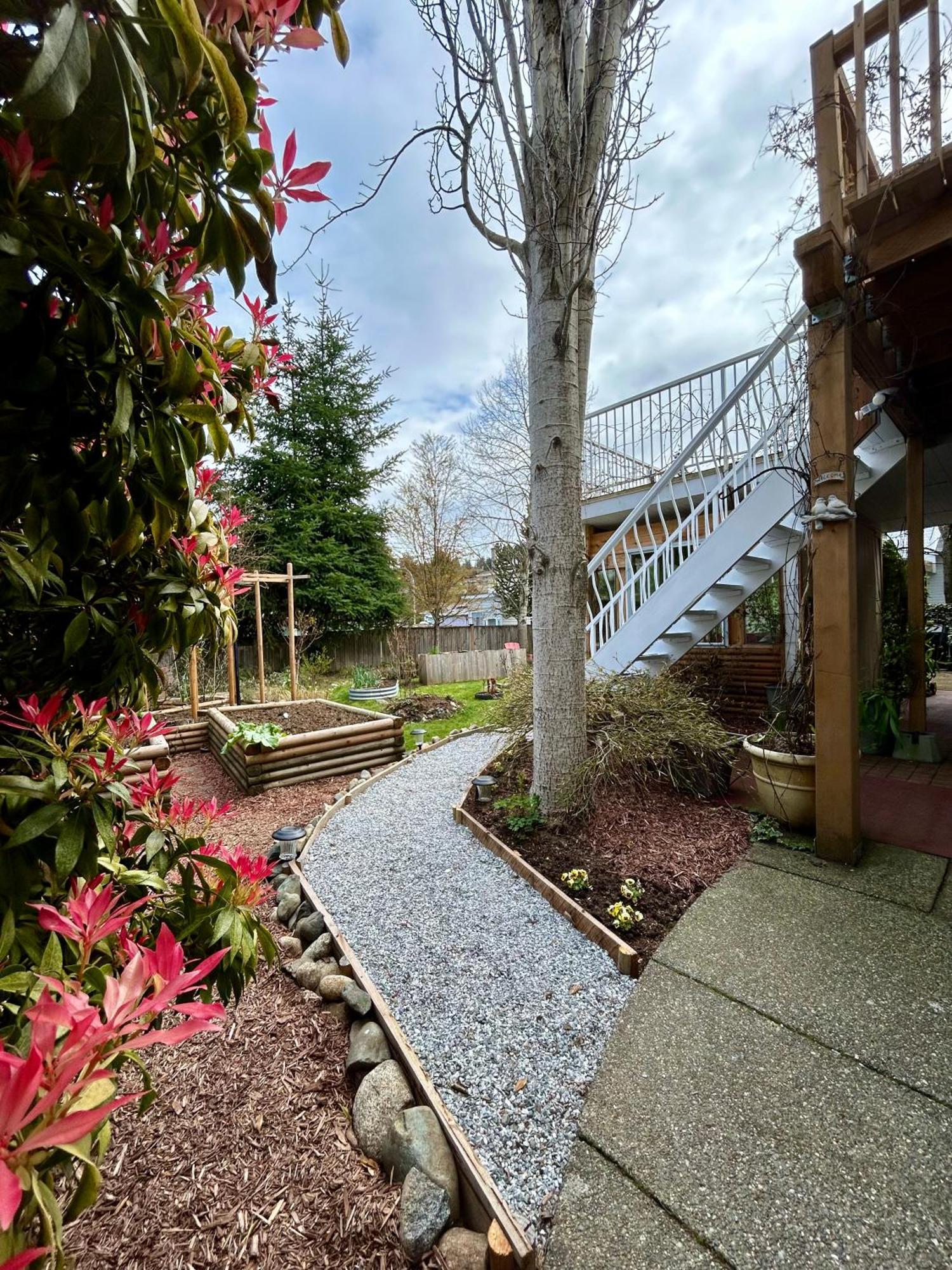North Nanaimo Gem - Garden-View Room With Private Ensuite Luaran gambar